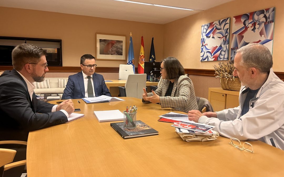 La Xunta destaca en un encuentro con la Cruz Roja su programa de arraigo para la formación que está avanzando en la regularización de personas migrantes