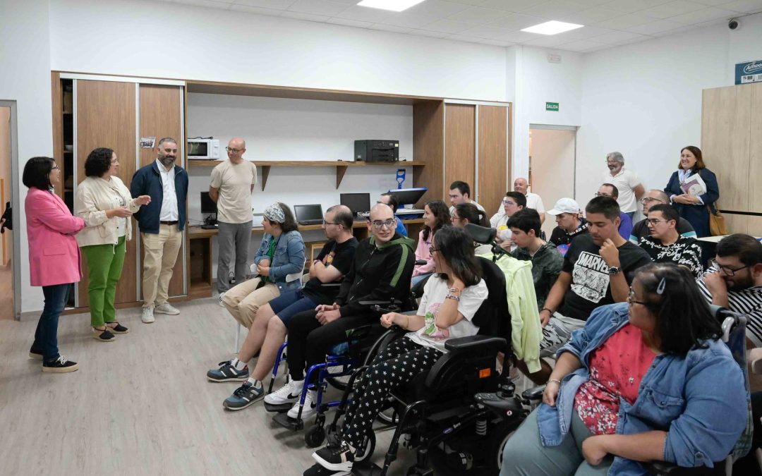 Belén do Campo visita Íntegro en Cabana de Bergantiños para poner en valor su labor por la inclusión de las personas con diversidad funcional en la Costa da Morte