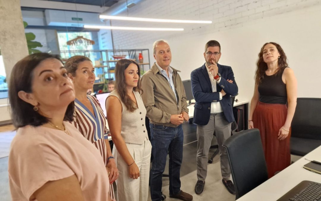 A Xunta pon á empresa Pontecerca como exemplo de aposta pola empregabilidade feminina e da mocidade