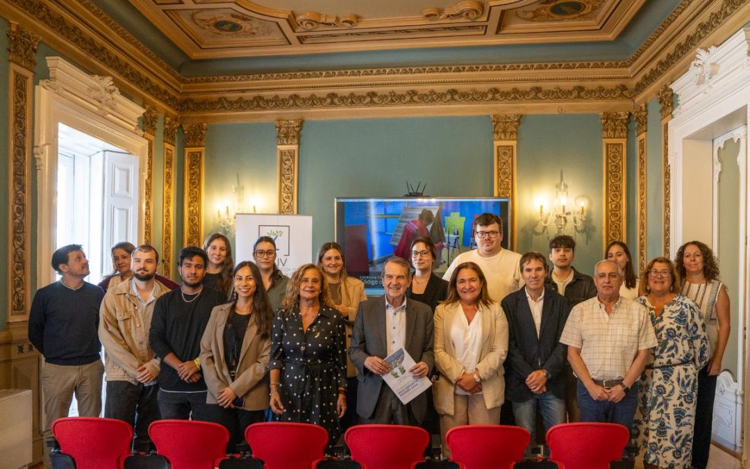 A delegada da Xunta salienta a oferta formativa e laboral do obradoiro MAIV 2025