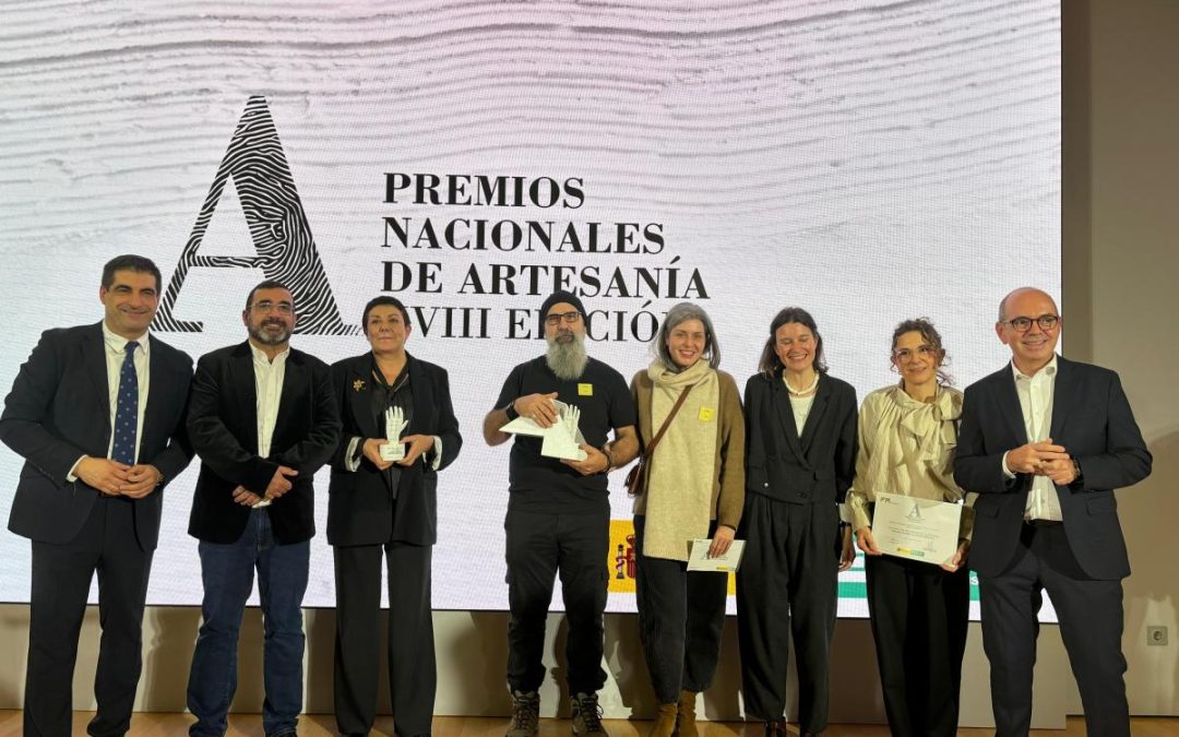La Fundación Artesanía de Galicia y el tornero tomiñés Aitor Martínez resultan ganadores en los Premios Nacionais de Artesanía 2025