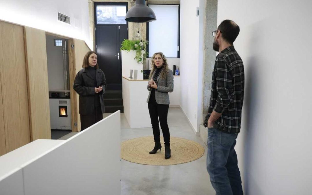 Martina Aneiros lembra que permanece aberta a convocatoria para as axudas ao emprendemento da Xunta