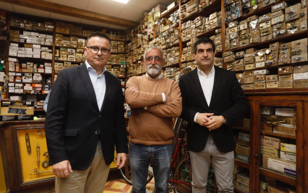 A Xunta salienta en Pontevedra o seu apoio á continuidade do comercio e da artesanía con programas de relevo xeracional como o Bono Remuda