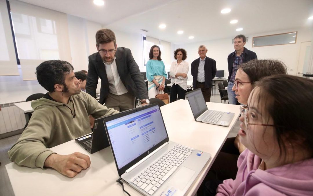 Pablo Fernández visita Xuntos Síndrome de Down e destaca a importancia da integración social e laboral de todas as persoas