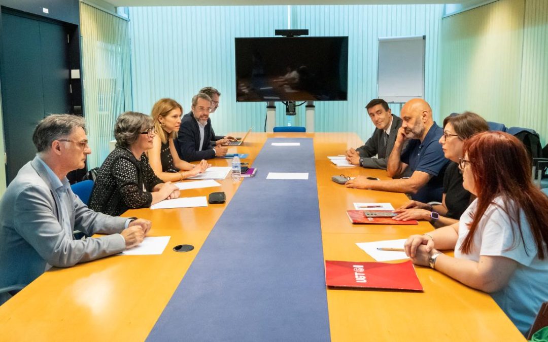 A Xunta expón aos axentes sociais as medidas para mellorar a xestión sanitaria das baixas e a atención ás persoas traballadoras no marco do diálogo social