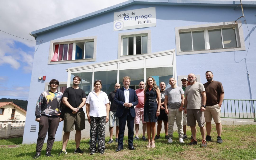 Martina Aneiros da la bienvenida a los 10 alumnos que participan en el taller dual de empleo de Ferrol
