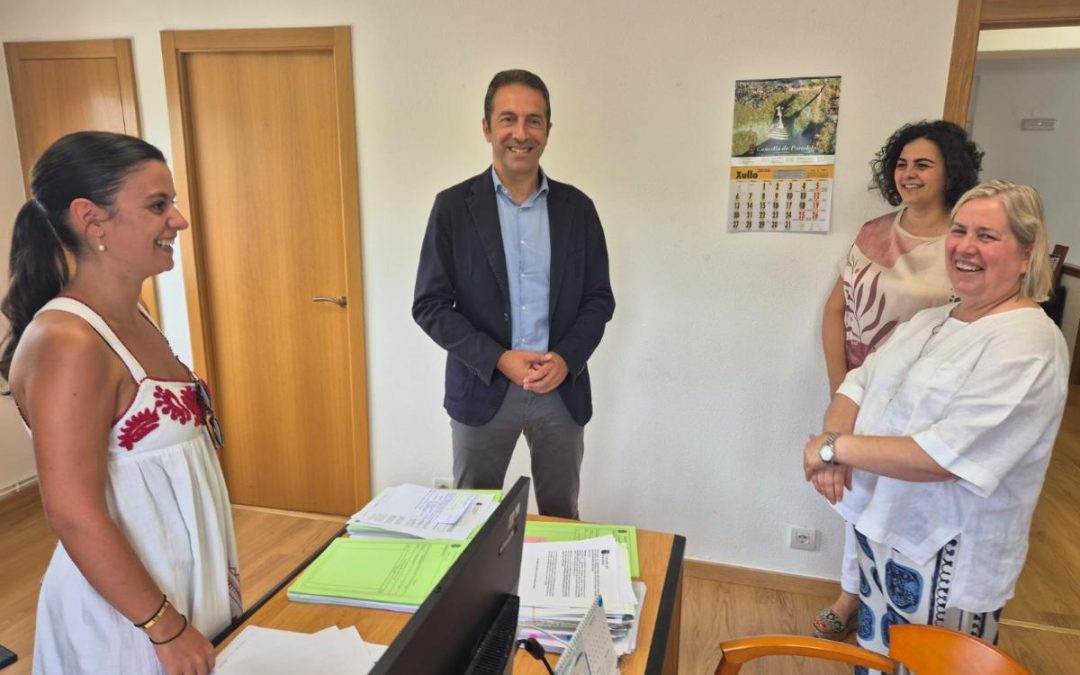 Villares e a alcaldesa de Paradela analizan os proxectos e investimentos da Xunta no concello