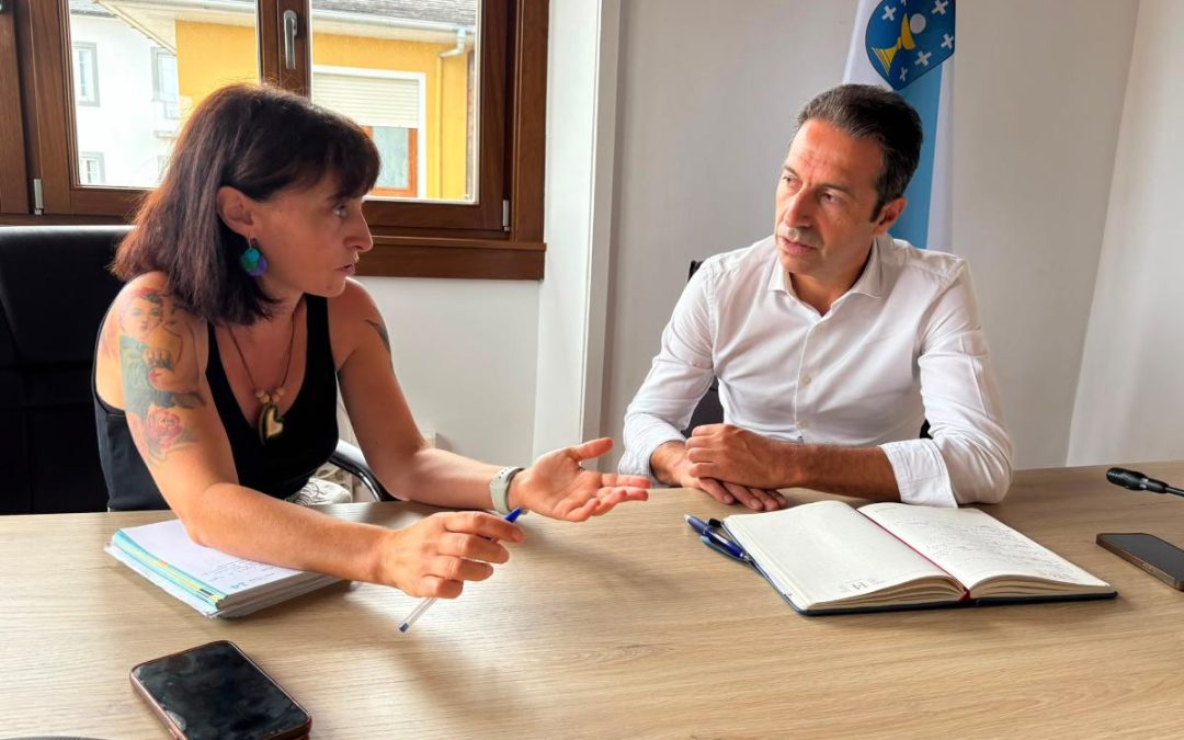 O delegado da Xunta e a alcaldesa de Barreiros abordan actuacións de interese para o concello